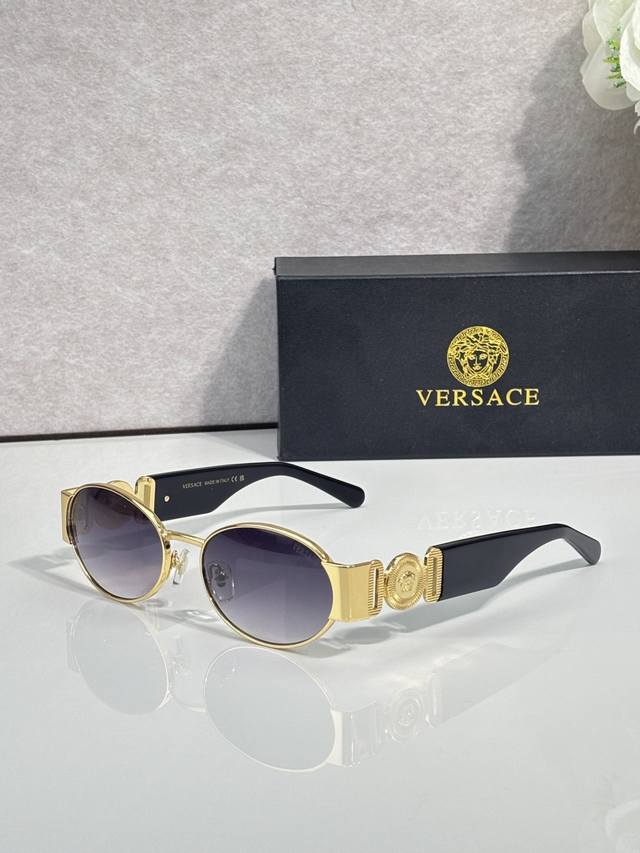 p160 Versac* Model: Ove2299 Size: 56 ports 18-140