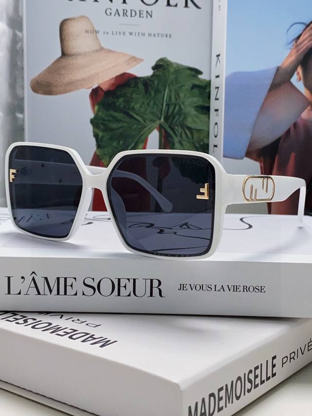 p100 Fendi 2026 New Trendy European and American Square Frame Sunglasses for Wom