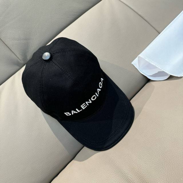 p80 配盒子布袋，Balenciaga 巴黎世家 经典原单棒球帽，1:1开模订制，全新立体刺绣，精致无暇！原版帆布面料+头层牛皮，做工细致，原厂品质，独家实