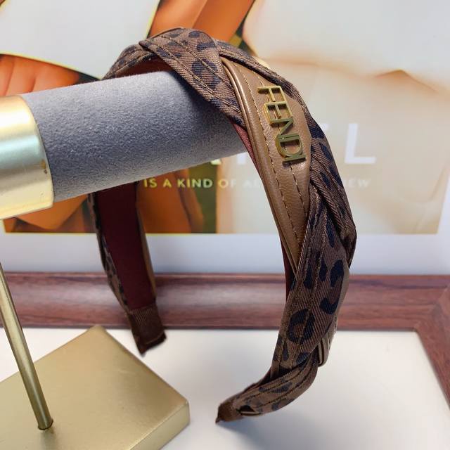 p70 Fendi headband Woven leopard print luxury headband, a must-have for any fair