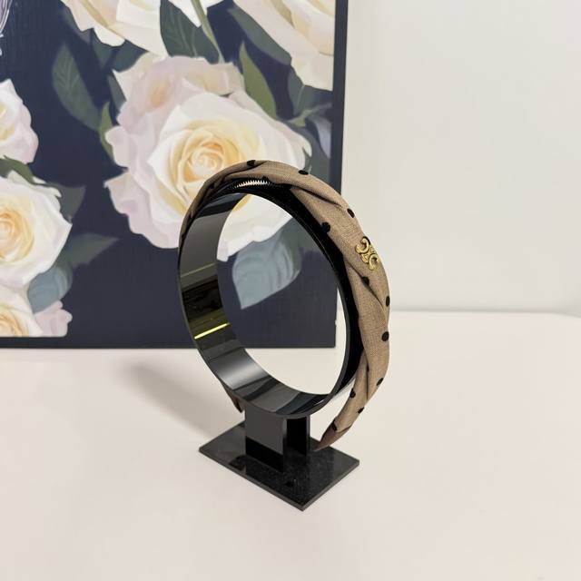Special offer p60, single item with boutique packaging. Celine's latest headband