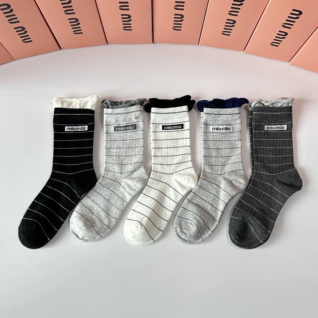 Special offer p70 with packaging Miu Miu new mid-length slouch socks! One box co