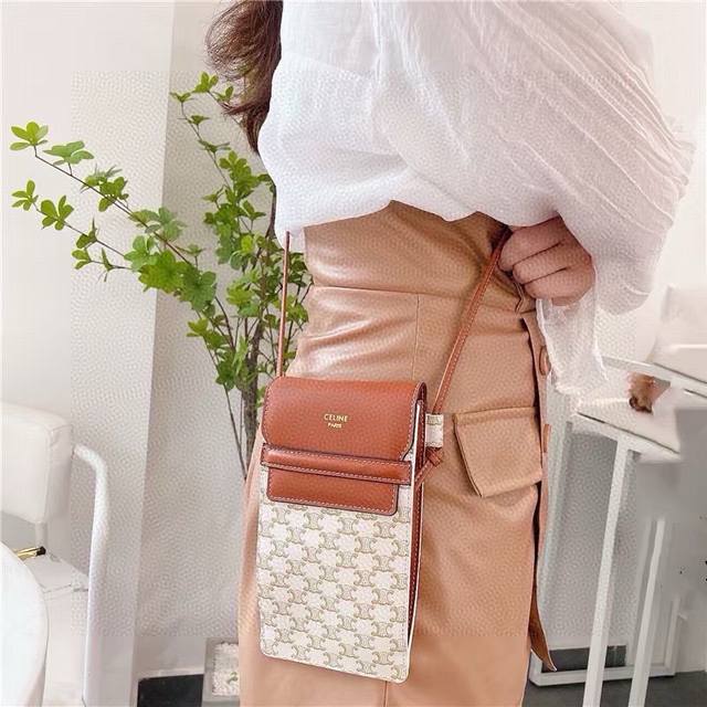 110 Celine's hottest Arc de Triomphe monogram phone bag this year. It can be wor