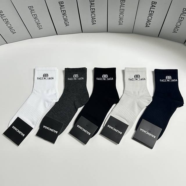 特p50 配专柜包装 Balenciaga 巴黎世家 新款中长款堆堆袜袜子！一盒五双，专柜同步筒袜袜子，大牌出街，潮人必备超好搭。