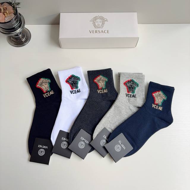 Includes packaging p60. One box contains five pairs of Versace men's pure cotton