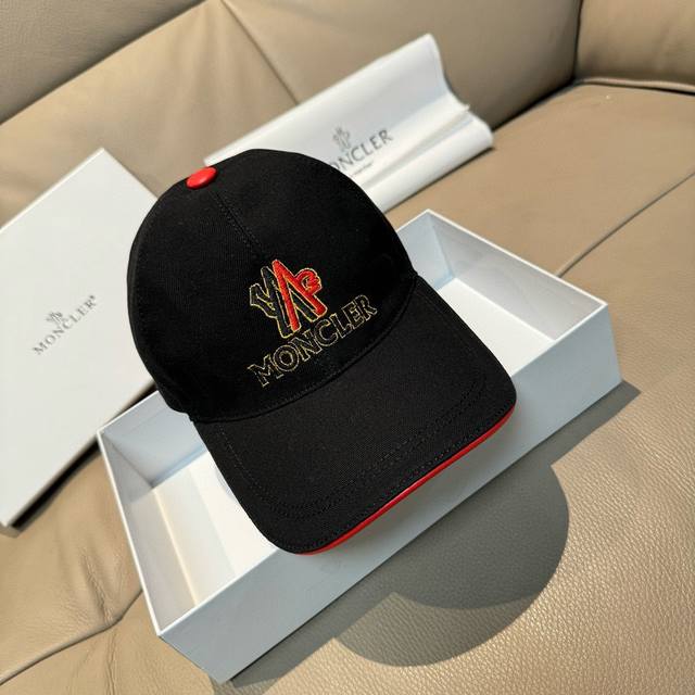 p80 配包装布袋，Moncler蒙口新款原单棒球帽，专柜1:1开模订制，全新立体刺绣，原版帆布料+头层牛皮，纯棉内里，轻盈透气！质量超赞，基础头围56，贴片
