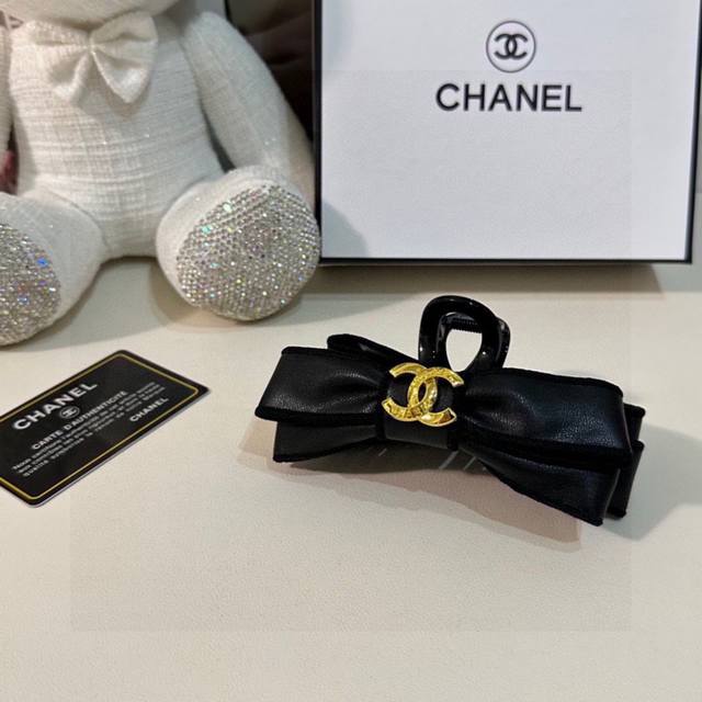 特p60 单个 配专柜包装 Chanel 香奈儿 小香风抓夹 中古Vintage复古五金 优雅的Girl值得入手 非常好搭配 气质有品位 特p60 单个 配专柜包装 Chanel 香奈儿 小香风抓夹 中古Vintage复古五金 优雅的Girl值得入手 非常好搭配 气质有品位
