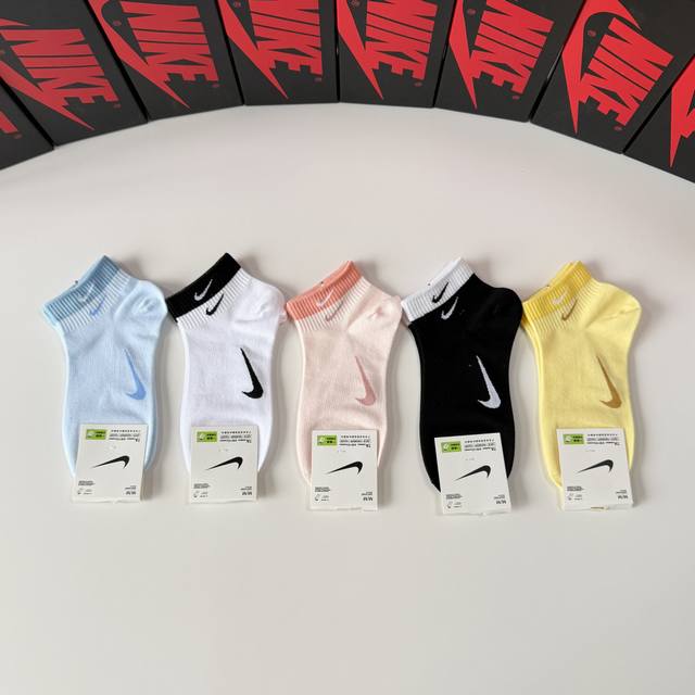 Special offer: P50, comes with official store packaging. Nike's new mid-length s