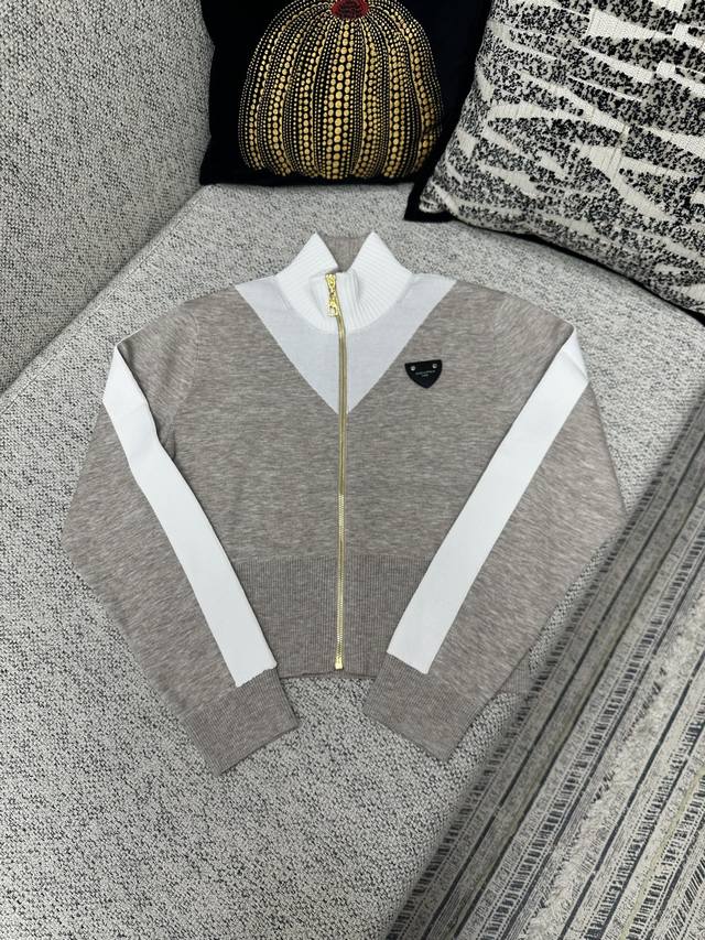 p370 Louis Vuitton's new 26 zip-up jacket is crafted from a comfortable sheep's