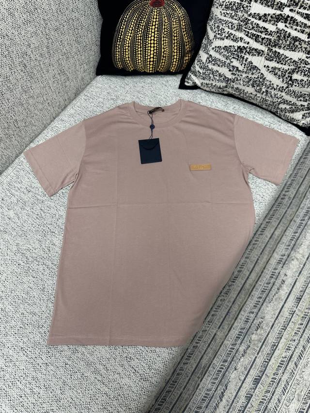 p120 Louis Vuitton's new 2026 cotton T-shirt enters the Spring/Summer 2026 runwa