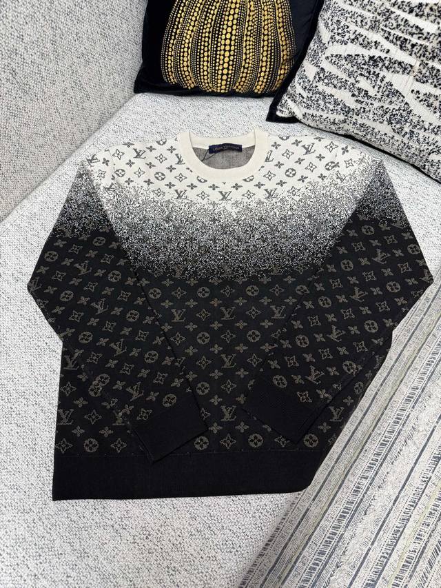 p330 Louis Vuitton 2026 New Monogram Long-Sleeve Crew Neck Top. This fine cotton
