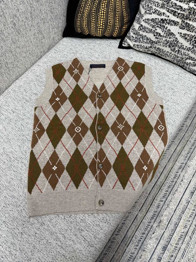 p260 This new Louis Vuitton cardigan vest, styled in 2026, is crafted from fine