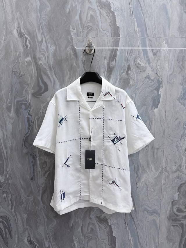 250Fend1 26 New Bowling Collar and Short Sleeve Shirt. Mother-of-pearl button cl 250Fend1 26 New Bowling Collar and Short Sleeve Shirt. Mother-of-pearl button cl