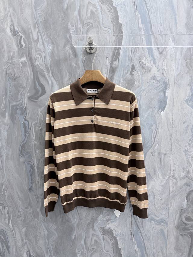 280M1Um1U 26 New cotton knit polo shirt featuring a brightly colored striped pat