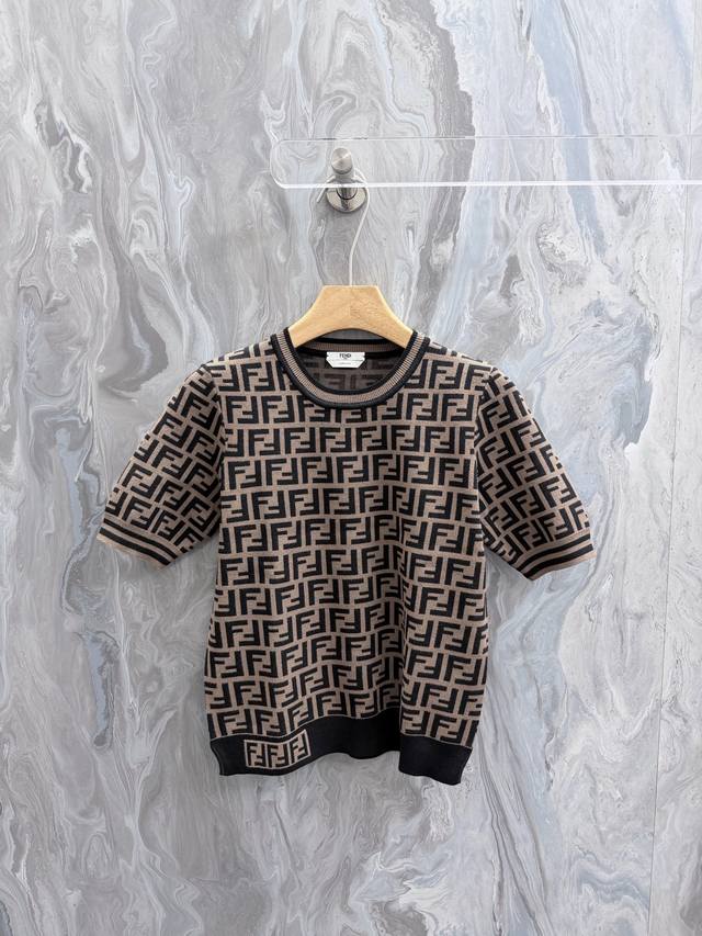 290Fend1 26 New Short-Sleeve Slim Fit Sweater. Ribbed, sailor collar, small side 290Fend1 26 New Short-Sleeve Slim Fit Sweater. Ribbed, sailor collar, small side