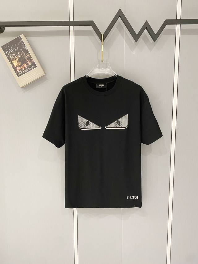 p120 Fendi High-Quality 320g Crew Neck Short Sleeve T-Shirt Brand Classic Appliq p120 Fendi High-Quality 320g Crew Neck Short Sleeve T-Shirt Brand Classic Appliq