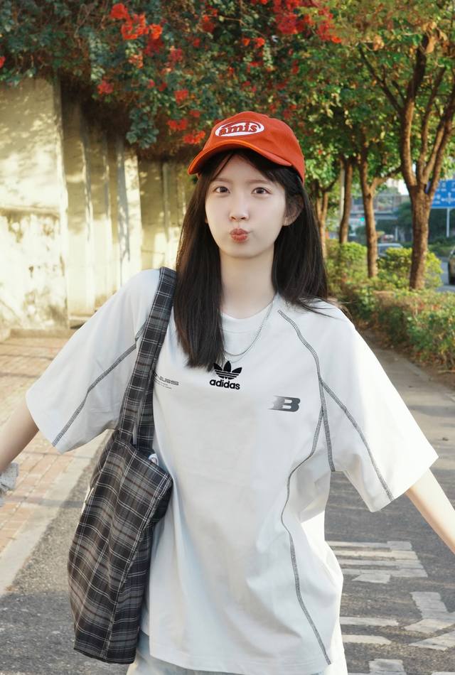 80 Adidas Originals White Couple Short-Sleeve T-Shirt with Topstitched Letter Em