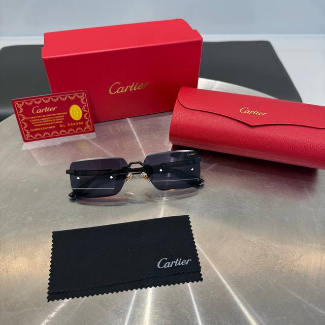 Cartier P90 Rimless Sunglasses | A low-key piece exuding elegance. The clean-cut