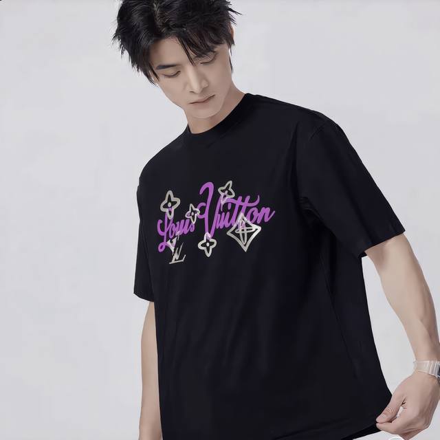特价70 1件 齐色齐码 特价福袋不退换喔~ 再次重复：特价 不退！！不换！ 颜色：白色 藏蓝色 紫色 黑色 码数：S M L Xl Xxl