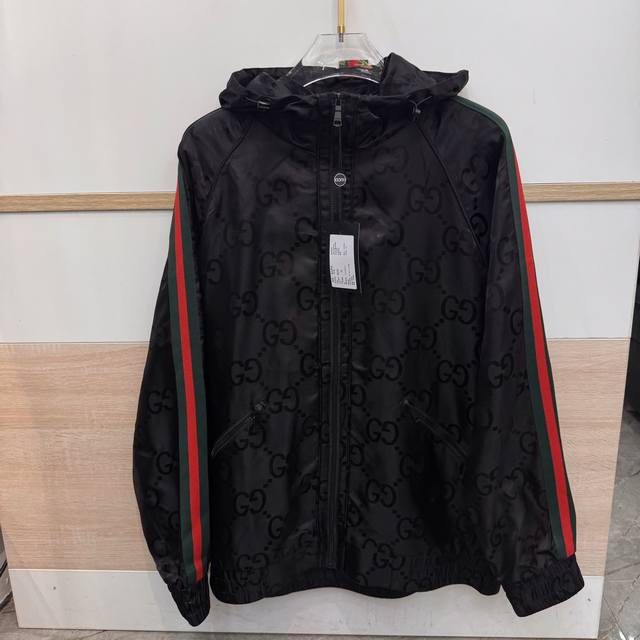 p420 古驰 秋冬新款夹克 码数：M-3Xl 颜色：黑色