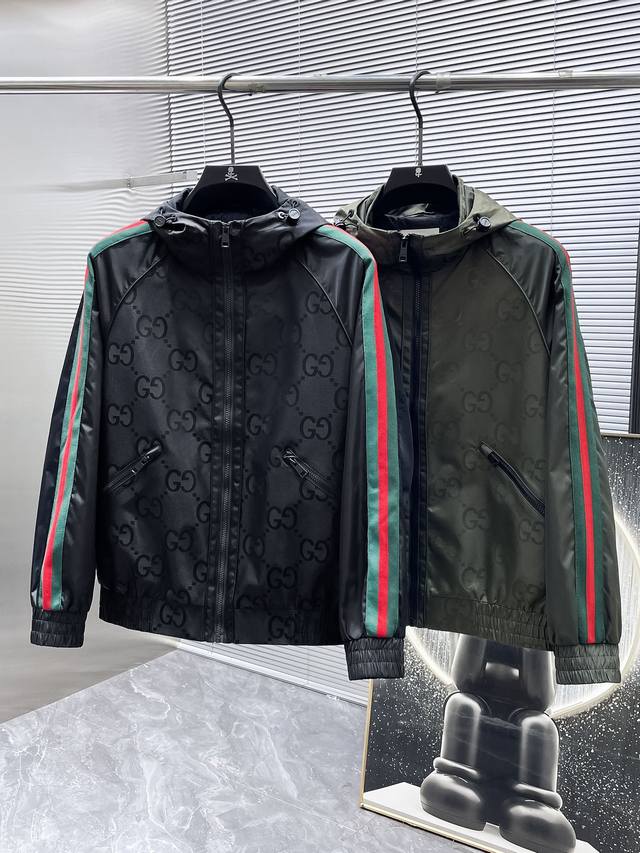 p420 古奇 Gucci 2026新款 连帽 夹克 外套，高端版本！专柜定制面料 透气舒适度高，细节无可挑剔，品牌元素设计理念，体现高品质。手感细腻柔软！呈现
