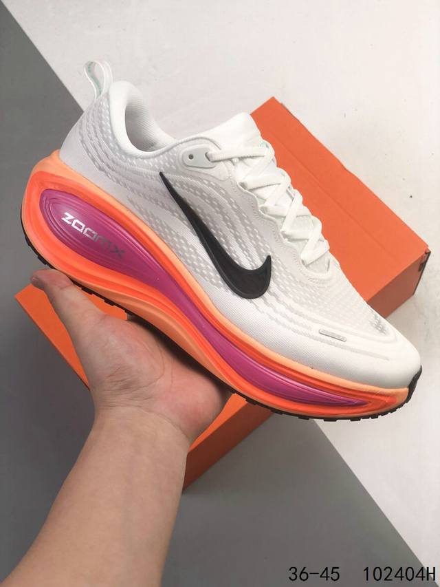 180 公司级Nike Vomero plus 耐克 舒适减震防滑 低帮跑步鞋 全掌Reactx泡绵中底 前掌和后跟还配备了Air Zoom气垫单元 据说跑