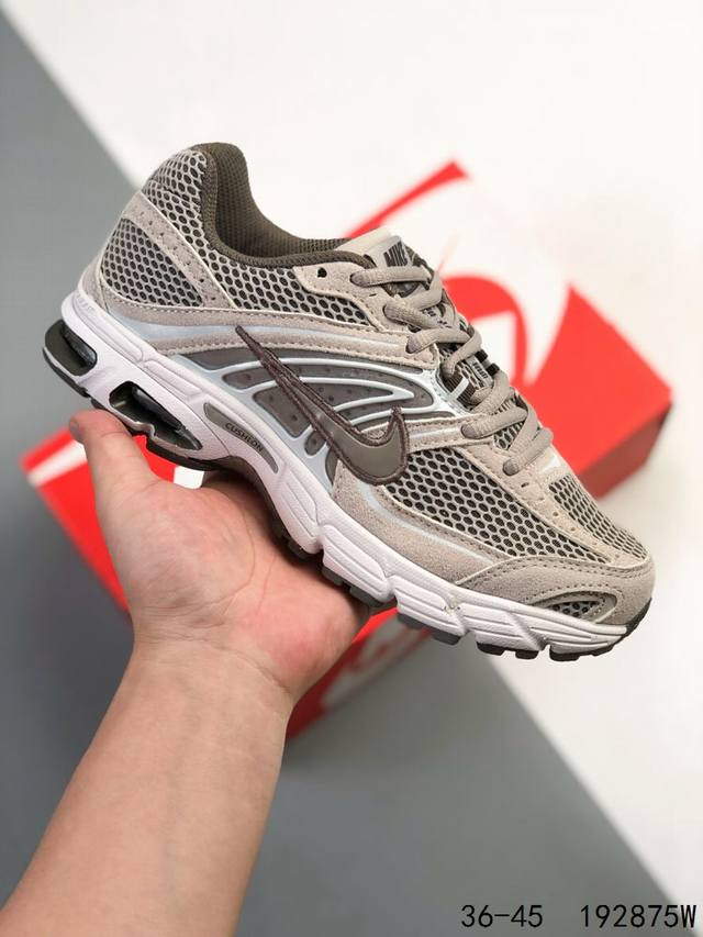 210 公司级带半码！ 耐克 Nike Air Max Moto 2K 运动休闲鞋 Nike 又一经典造型回归！注入式的中掌支撑系统和金属网眼提供支撑和透气