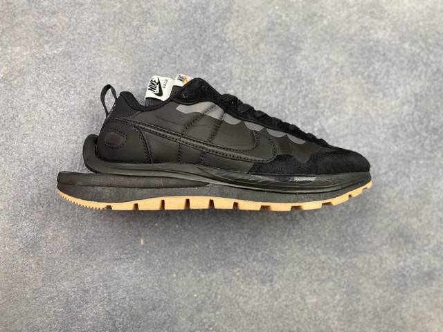 特价180 公司级Nike Vaporwaffle Sacai 耐克华夫50周年系列华夫复古休闲运动慢跑鞋 鞋款由 pegasus 与Vaporfly两款鞋