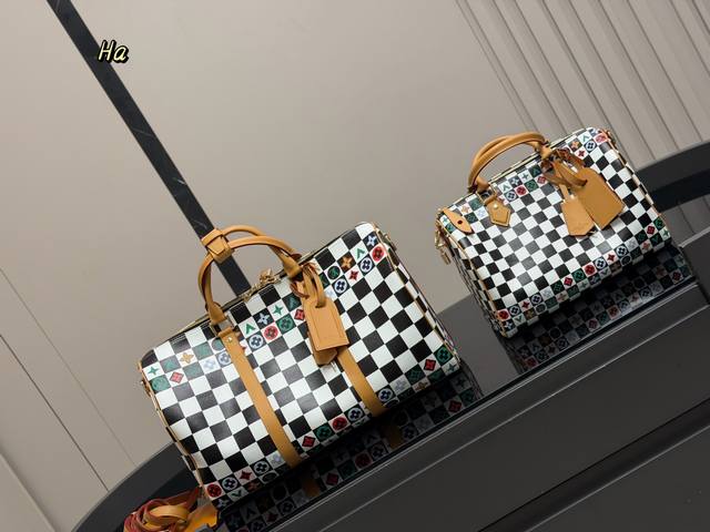 ￥p270 ￥p250 无盒 尺寸：45Cm 30Cm Lv 老花大号旅行包 出！ Keepall 45 旅行袋 有着高颜值的复古文艺气息～ 是不是需