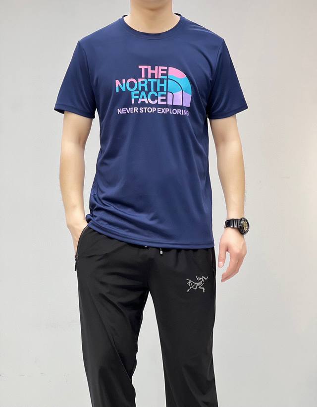 p60 现货 Thenorthface北面短袖T恤男速干上衣休闲户外跑步运动短袖T恤.欧洲订单货 衣长稍微有点长 四针五线 做工优良.胸前大Logo印花 后肩膀