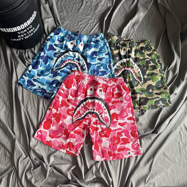 p120 Bape26Ss经典迷彩鲨鱼短裤 爷青回 Bape迷彩风又大了 定做迷彩毛圈面料 软糯透气 裆部的鲨鱼为进口胶印 不开裂变形 后面插袋 美式简约