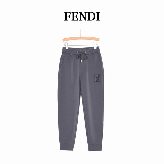 本地自取260 Fendi 芬迪 2025Ss 双F后口袋拉链束脚长裤 重在面料！婴儿肌肤般的柔滑！！客供定织料，入手便知极具柔滑面料，手感柔软亲肤，上身挺
