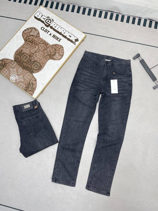 180Gucci 古驰2026春夏新款直筒弹力水洗纯棉牛仔裤 100%客供丹宁牛仔布！，重工水洗，品相完美到极致... 修身小直筒的版型，弹力非常大，舒适感