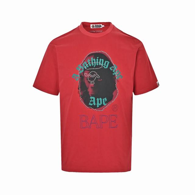 本地自取: 160 Bape 猿人头印花铆钉短袖 Hanni同款｜猿人徽标｜重工街头潮流T恤 Bape经典猿人徽标，特染印花+铆钉装饰，街头质感直接拉满