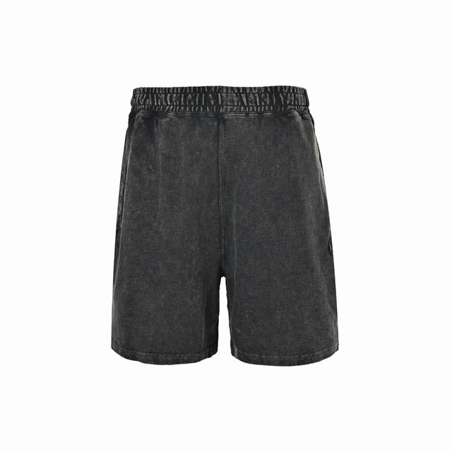本地自取: 180 Bape 26Ss 猿人头小标刺绣水洗短裤 Bape26Ss猿人刺绣标水洗短裤，这款经典款短裤简直是夏季必备单品啊，一款非常舒适百搭且好