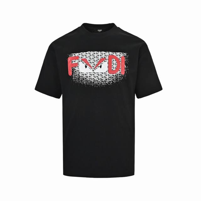 本地自取: 160 Fendi 芬迪 贴皮小怪兽眼睛字母短袖 定染高克重面料，采用进口机刺绣工艺，精度高，线条流畅而细腻，下摆位置均由人工定位手缝而成，可以