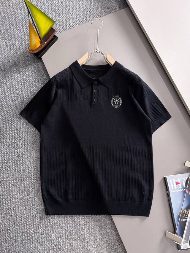 p200 巴黎高品质26Ss新款男款针织短袖T恤衫精梳棉质纱线针织纺棉布面料制作，出入专柜毫无压力 独家控原材料 掂起来手感份量十足，上身也比普通T更加有质感，