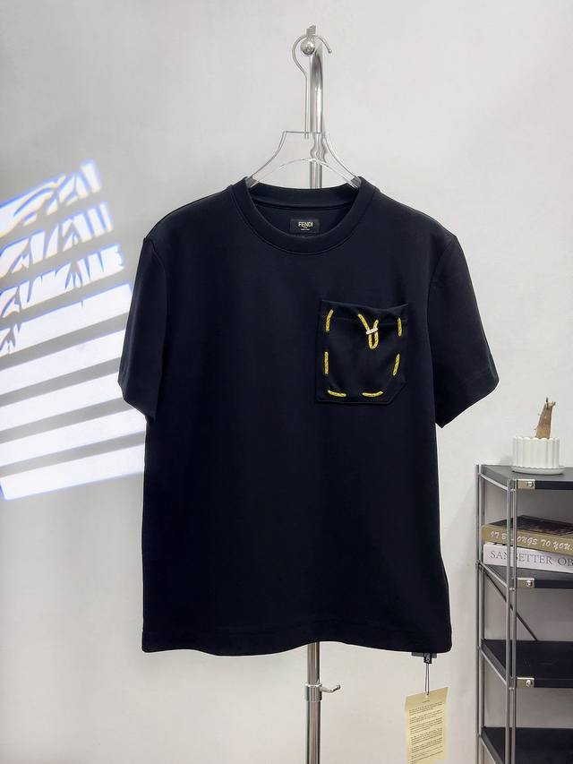 p150 Fendi 芬迪 26Ss圆领缎带拉绳贴袋短袖T恤 正品7700购入开发，280克双面平纹针织面料，进口刺绣，面料酵洗，定制1：1绳子，定制1：1五