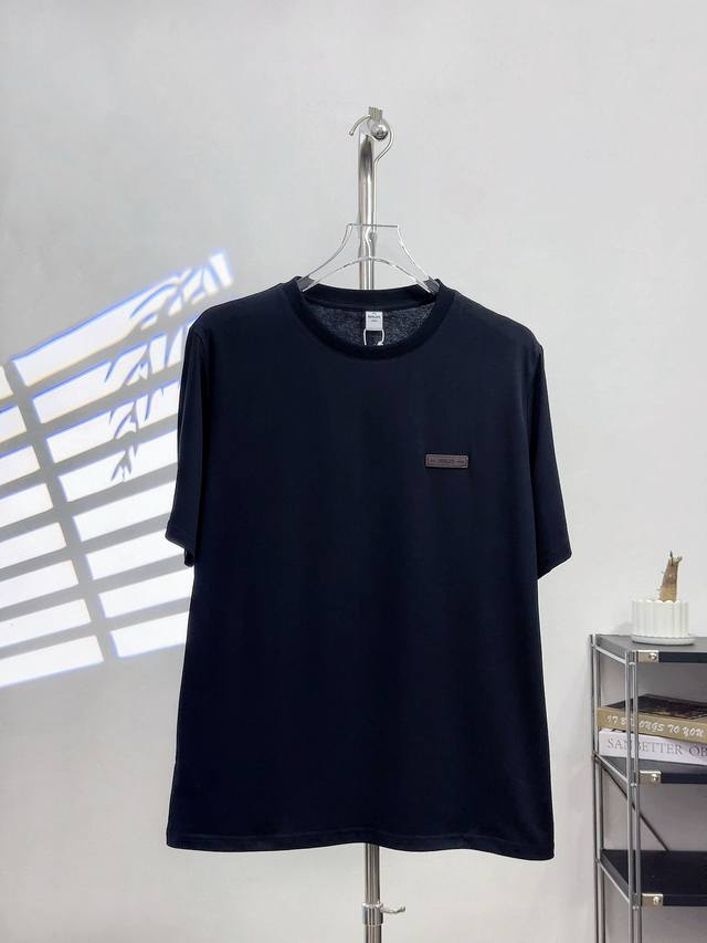 p140 Berluti 26Ss圆领Logo皮革徽标棉质T恤 正品4900购入开发，50支双股匹马棉面料170克，1*1配套罗纹280克，模版刺绣，面料酵洗
