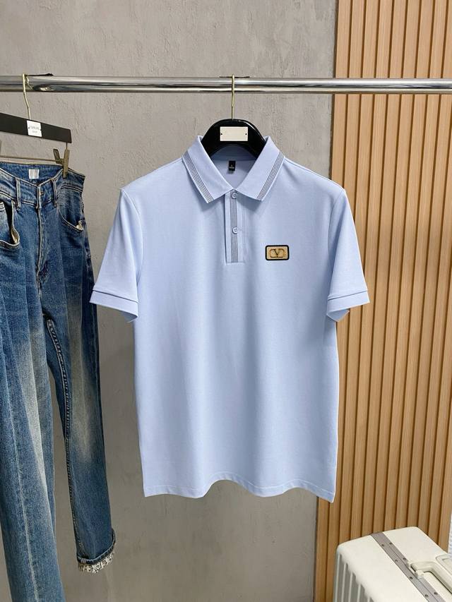 p150， 华伦天奴 26Ss春夏新品发售！男士夏季翻领polo短袖T恤，此款为顶级珠地丝光棉面料，透气舒适设计元素非常好看，品牌标识精工刺绣，年度最佳polo