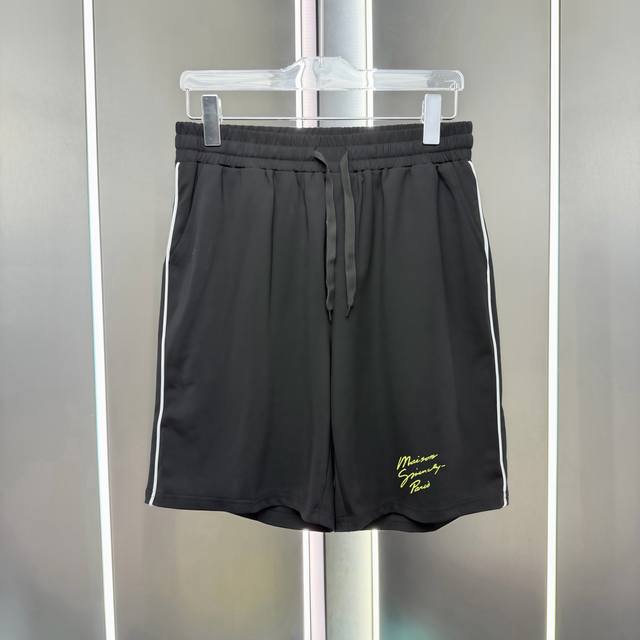 p110 独家背景供货 支持来图一件定制 Yves Saint Laurent*圣罗兰Ysl纯棉短裤卫裤五分裤 颜色：黑色，白色 尺码：Xs-S-M-L货