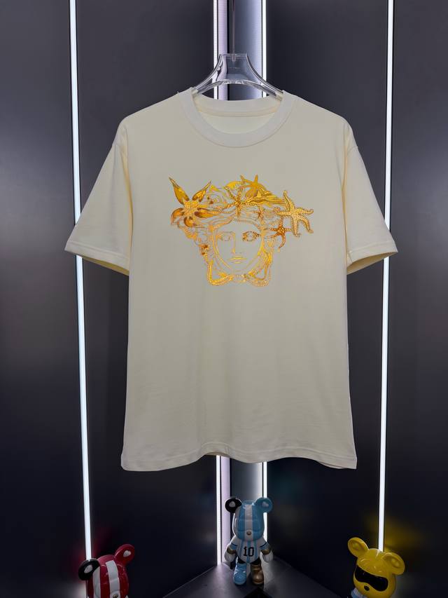 p80 独家背景供货 支持来图一件定做 Versace*范思哲印花圆领短袖T恤短袖 颜色：黑色，白色，杏色，红色，烟灰色 尺码：Xs-S-M-L货号A3.