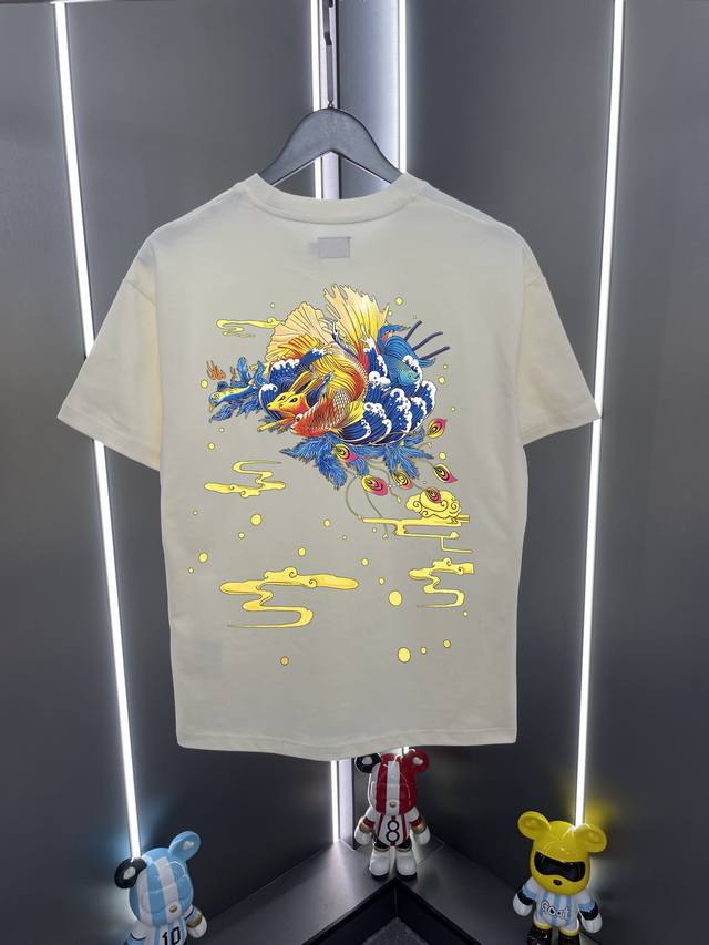 p70 Evisu 福神2026年春夏新款锦鲤神兽图案印花短袖T恤 颜色5个色 黑白红杏灰 尺码:S-Xxl S码 肩宽44 胸围96 衣长68 适合身材 p70 Evisu 福神2026年春夏新款锦鲤神兽图案印花短袖T恤 颜色5个色 黑白红杏灰 尺码:S-Xxl S码 肩宽44 胸围96 衣长68 适合身材