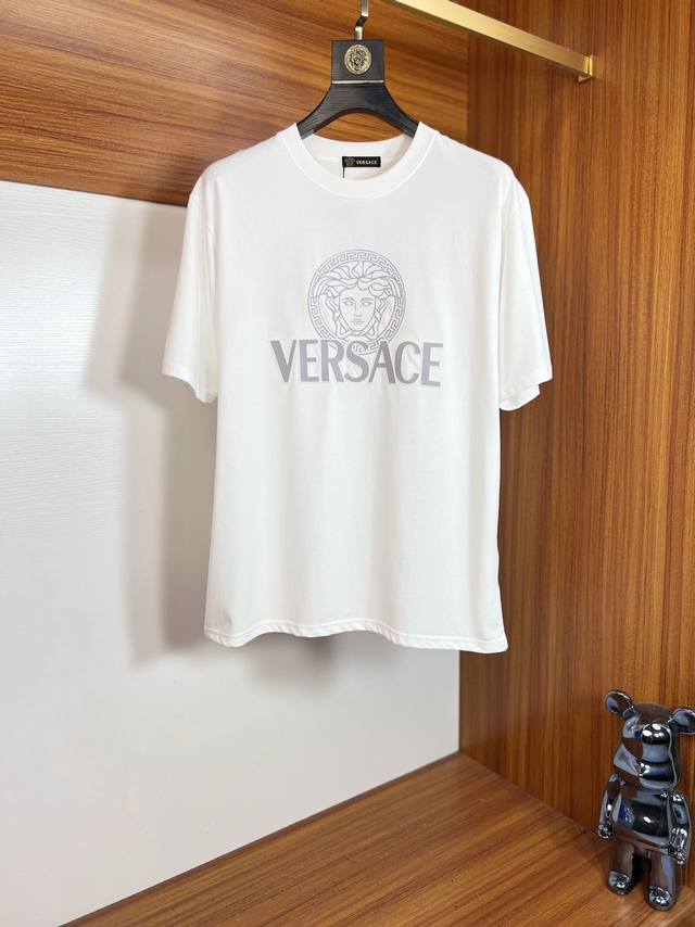 p100 Versace 范思哲 最新款潮牌情侣款，经典Logo印花圆领T恤，春夏新品！高品质280克纯棉面料，时尚百搭经典潮款 ，穿着舒适，透气 时尚，不失个