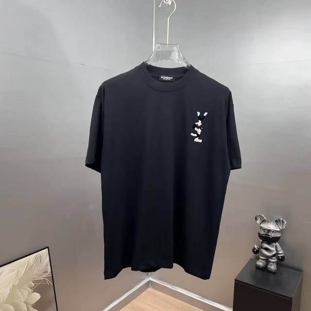 p120 Ysl～ 幻彩厚板立体滴胶 区别通货面料 双纱纯棉，紧密纱线 上身十分舒适，男女同款半袖，落肩宽松版型 颜色: 黑色 白色 咖啡色 尺码：S 9
