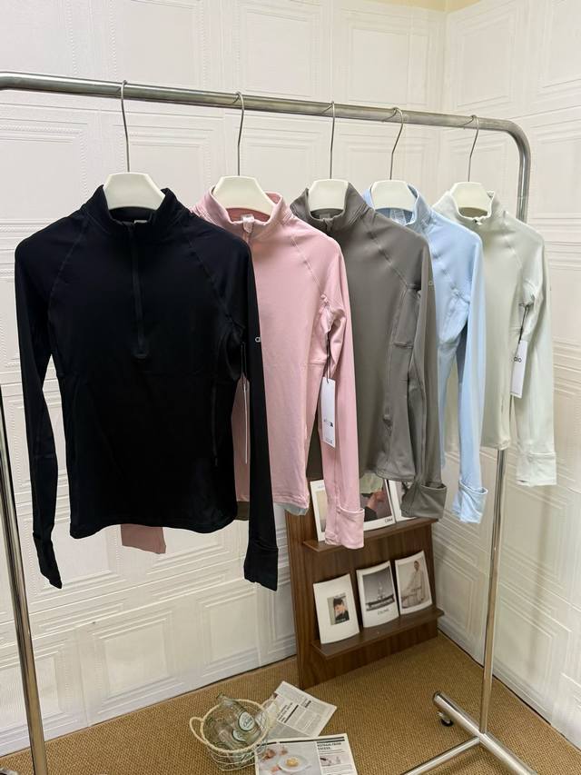 150 The new favorite for sportswear: Alo's half-zip turtleneck tops are amazing!