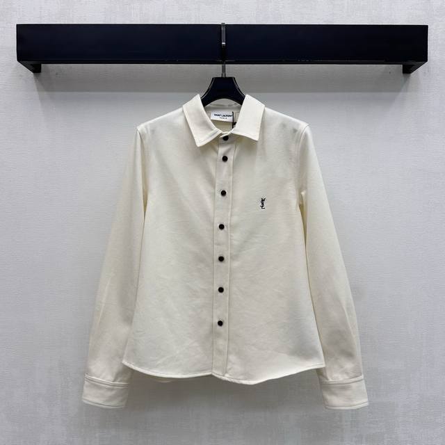 360 Ysl Saint Laurent*2026新品上架 刺绣翻领牛仔外套 定制Yb进口斜纹棉牛仔材质 挺括有型 多重酵素水洗工艺处理 沿用翻领开襟复古纽