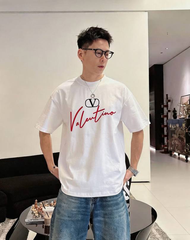 特价60 华伦天奴 Vltn 26Ss V Logo红签名印花短袖T恤 Vl010 轻奢主义 男女日常通勤穿搭必备单品 正确版本 随意对比 详细特征 26