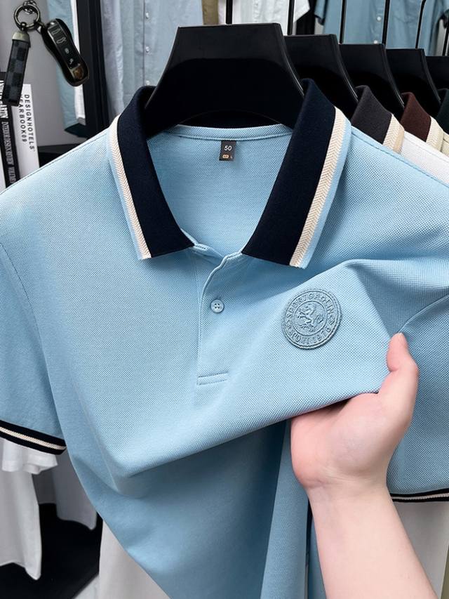 p190 Dg杜嘉班纳 送宝马钥匙扣，26年夏季高品质男士翻领polo衫短袖 采用进口丝光棉面料， 具有吸汗透气性能 摸上去手感非常的细腻有质感，所有细节做工胸