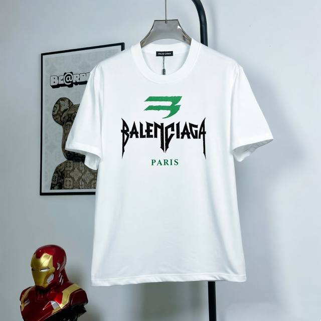 p90 Style Number: Mk90 This Balenciaga short-sleeved T-shirt is perfect for crea